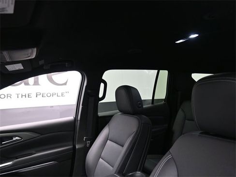 Used 2025 Chevrolet Traverse LT image 17