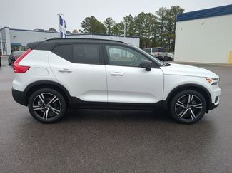 Used 2021 Volvo XC40 T5 R-Design video 2
