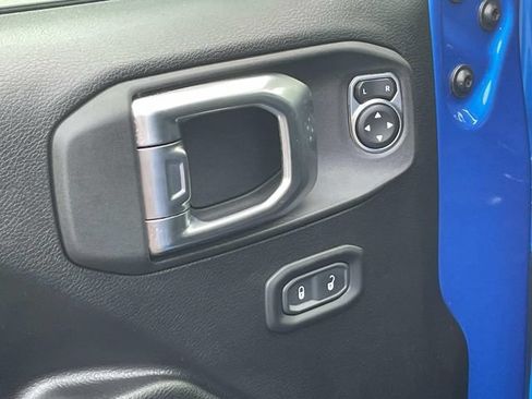 Certified 2023 Jeep Gladiator Sport AWD/4WD image 15