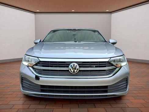 Used 2024 Volkswagen Jetta SE FWD image 2