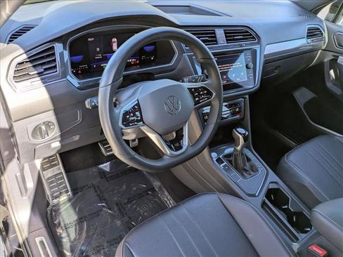 Used 2023 Volkswagen Tiguan SE R-Line image 10