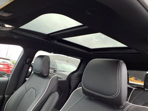 New 2026 Chrysler Pacifica Limited w/ Trailer Tow Group image 14