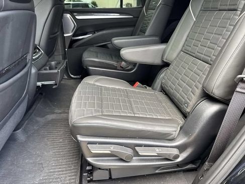 Used 2025 Cadillac Escalade V AWD/4WD image 17