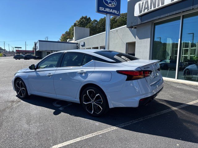Used 2023 Nissan Altima 2.5 SR FWD image 2
