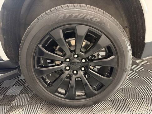 Used 2023 Chevrolet Tahoe Premier AWD/4WD image 43