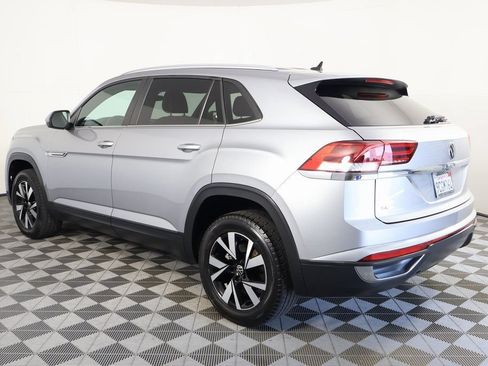 Used 2022 Volkswagen Atlas Cross Sport SE FWD image 6