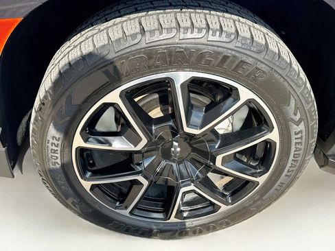 Used 2021 Chevrolet Tahoe RST AWD/4WD image 40