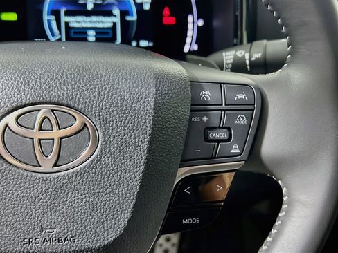Used 2025 Toyota Camry SE w/ Convenience Package FWD image 19