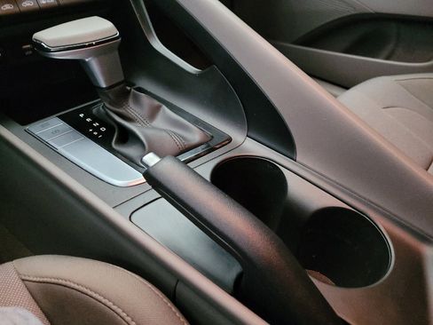 Used 2024 Hyundai Elantra SE image 26