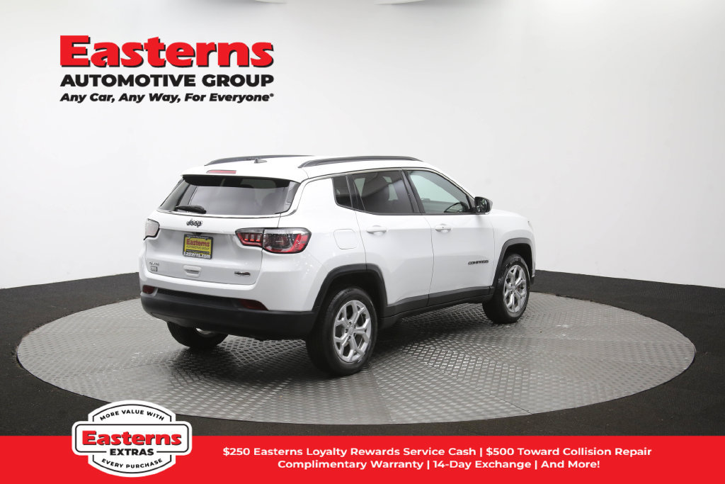 Used 2024 Jeep Compass Latitude AWD/4WD image 40