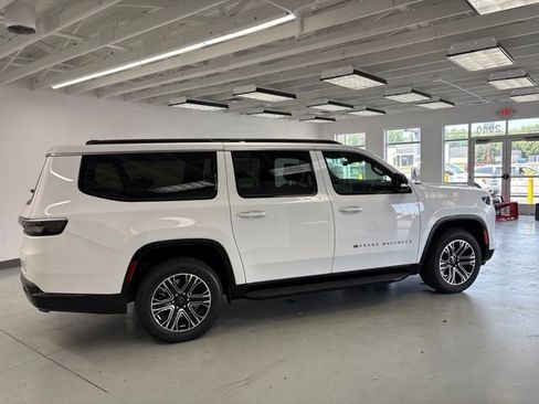 New 2026 Jeep Grand Wagoneer L 4WD w/ Premium Group I image 8