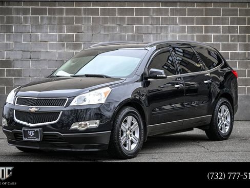 Used 2012 Chevrolet Traverse LT image 1