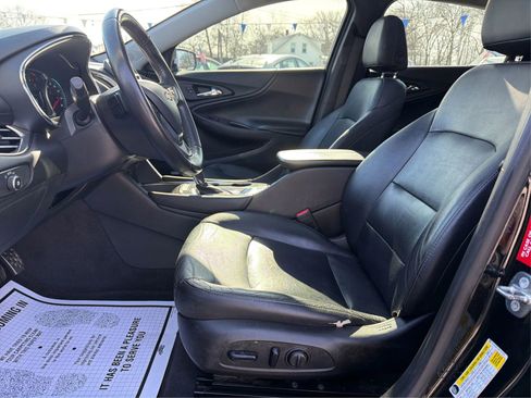 Used 2017 Chevrolet Malibu LT w/ Leather Package image 9