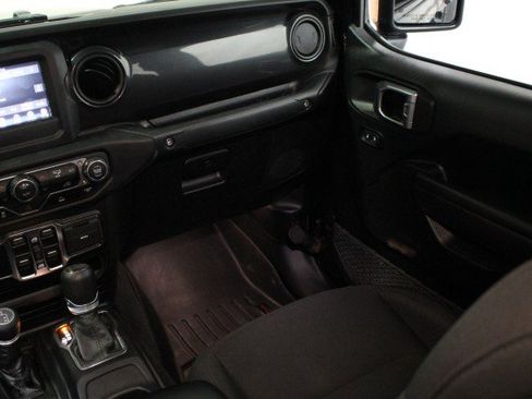 Used 2022 Jeep Gladiator Sport image 27