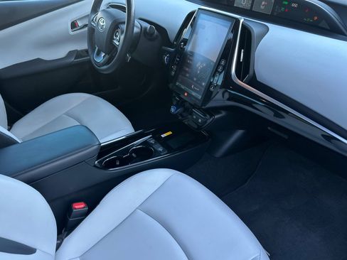 Used 2020 Toyota Prius Limited image 17
