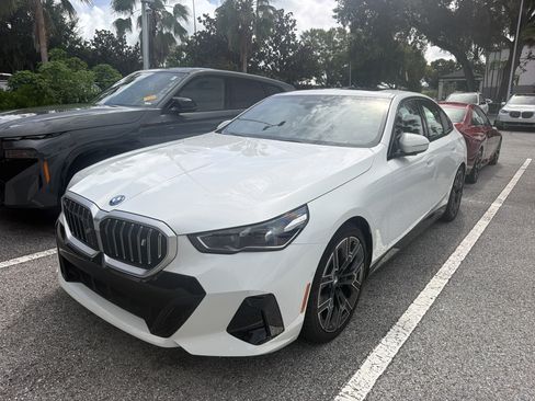 Used 2026 BMW i5 eDrive40 w/ M Sport Package RWD image 4