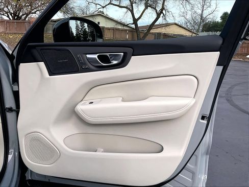 New 2026 Volvo XC60 B5 Ultra w/ Protection Package Premier image 30