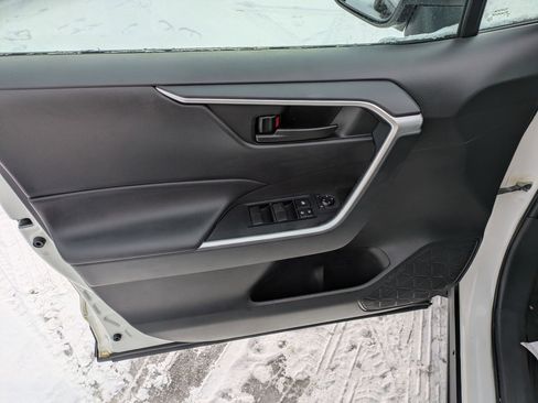 Used 2021 Toyota RAV4 LE image 6