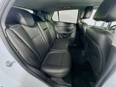 Used 2018 Chevrolet Trax LT w/ LT Convenience Package image 36