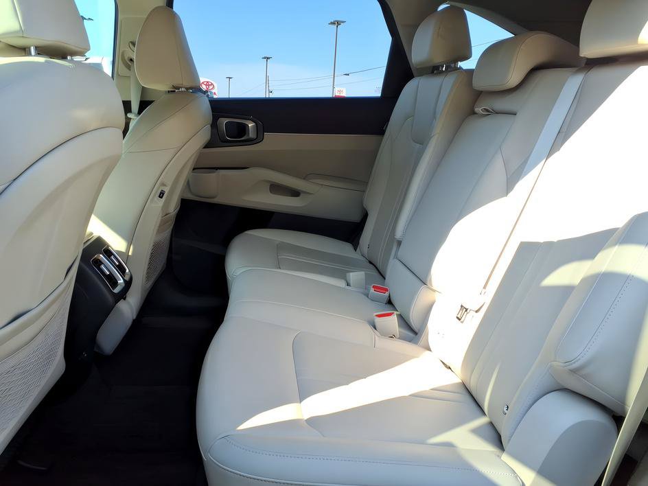 Used 2025 Kia Sorento S w/ Panoramic Sunroof Package FWD image 12