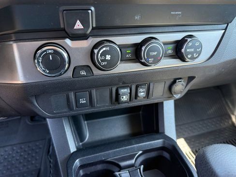Used 2019 Toyota Tacoma SR5 AWD/4WD image 18