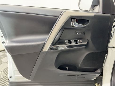 Used 2018 Toyota RAV4 Limited w/ Advanced Technology Package image 11