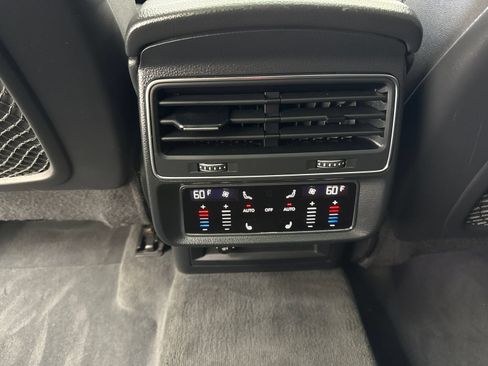 Used 2019 Audi Q8 Premium Plus w/ Premium Plus AWD/4WD image 39