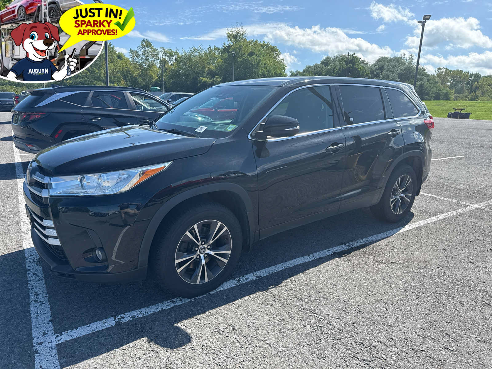 Used 2019 Toyota Highlander Plus AWD/4WD image 1