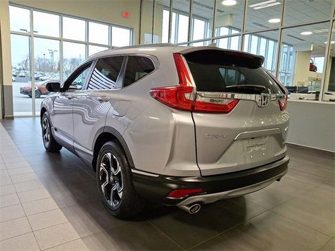 Used 2018 Honda CR-V Touring image 4