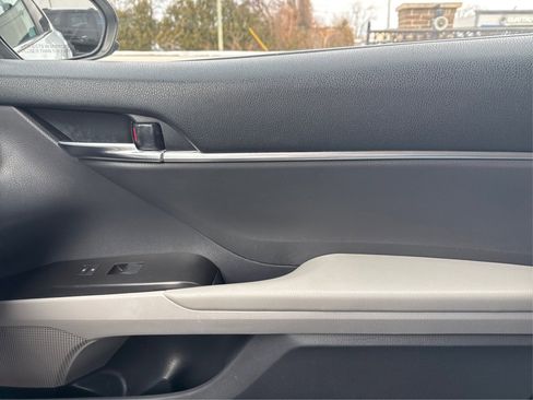 Used 2021 Toyota Camry LE image 32