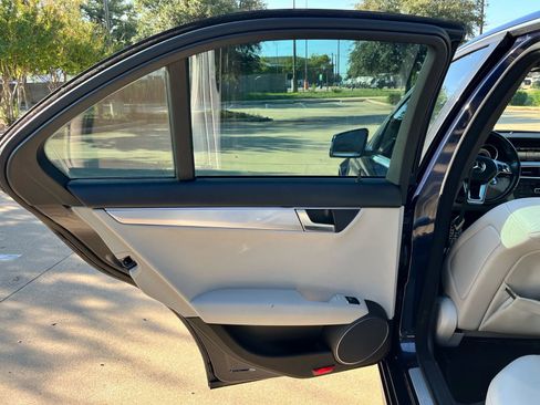 Used 2013 Mercedes-Benz C 250 Sedan image 19