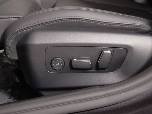 Used 2026 BMW 530i xDrive w/ Premium Package image 42