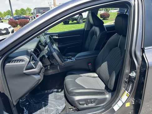 Used 2023 Toyota Camry SE w/ Cold Weather Package AWD/4WD image 21