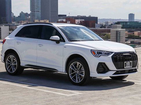 Used 2025 Audi Q3 2.0T Premium w/ Convenience Package AWD/4WD image 3