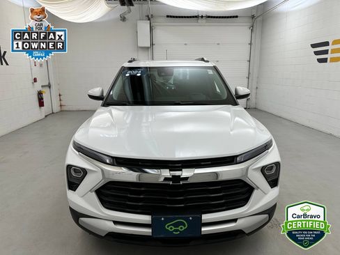 Certified 2024 Chevrolet TrailBlazer LT w/ LT Cold Weather Package AWD/4WD image 3
