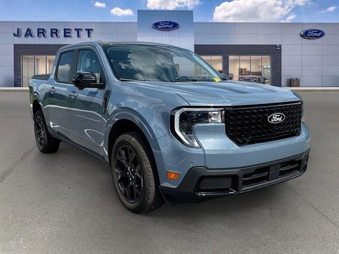 Used 2025 Ford Maverick Lariat w/ Black Appearance Package AWD/4WD image 1