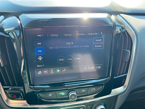 Used 2021 Chevrolet Traverse LT image 14