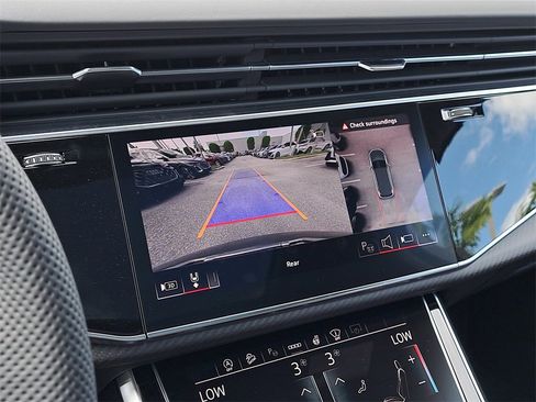 New 2026 Audi SQ7 Prestige image 12