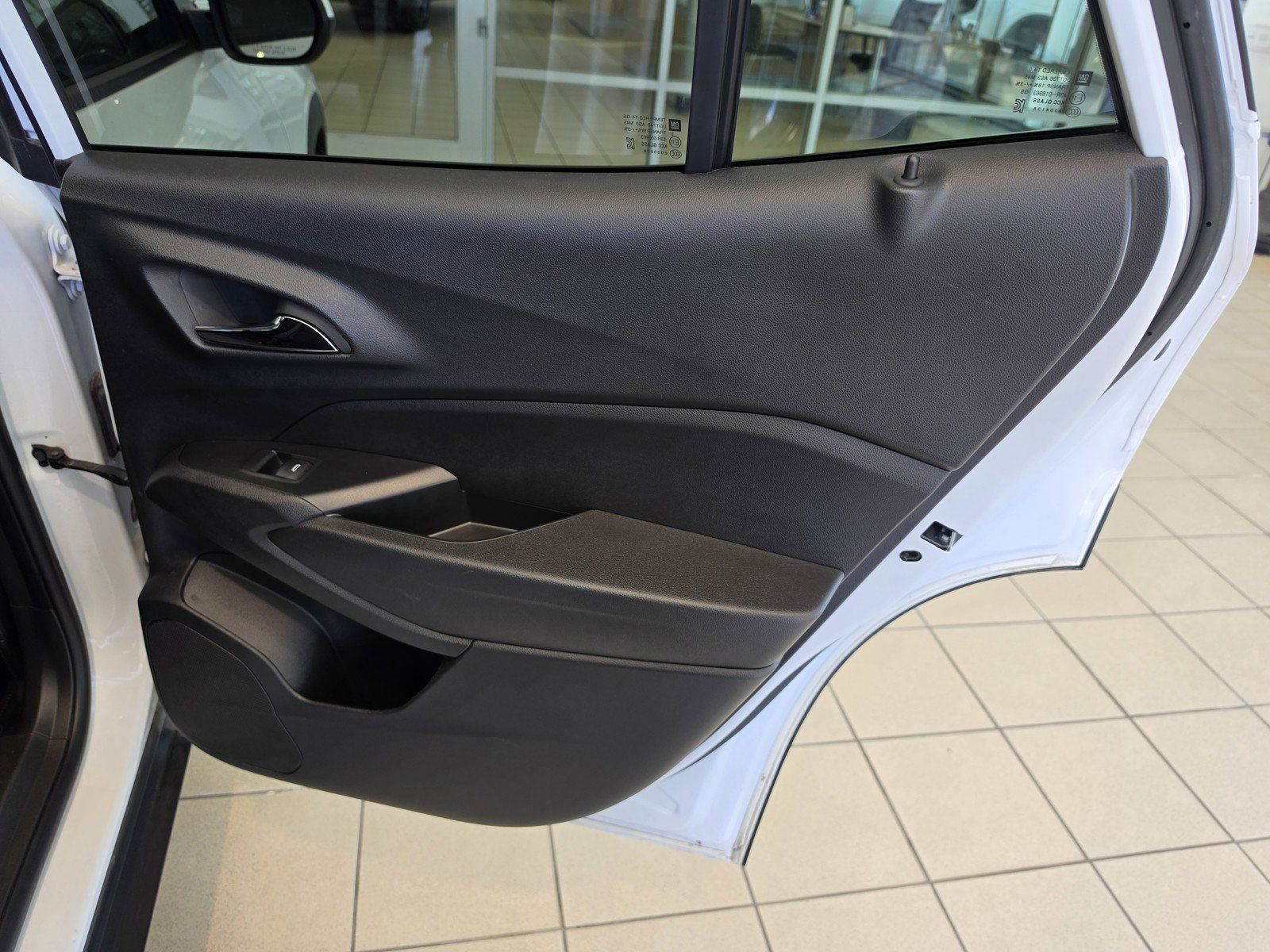 Used 2025 Chevrolet Trax LT FWD image 23
