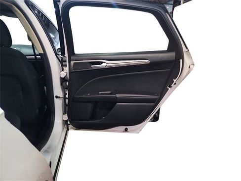 Used 2018 Ford Fusion SE w/ Fusion SE Technology Package image 43