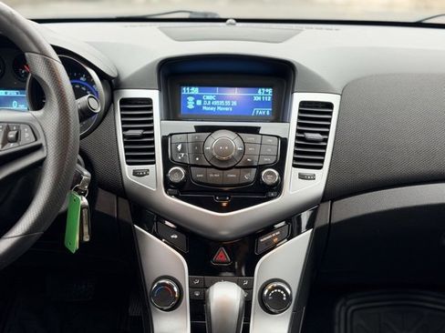 Used 2016 Chevrolet Cruze LT image 18