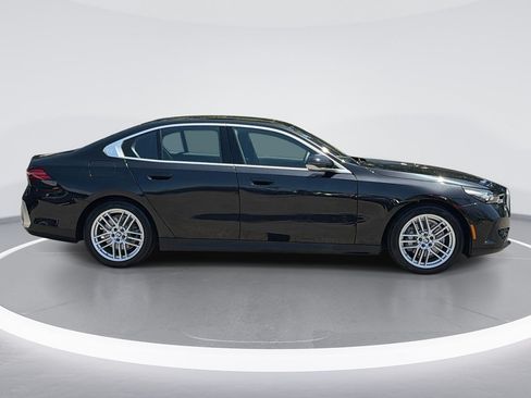 Used 2025 BMW 530i RWD image 3