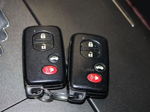 Used 2012 Toyota Avalon Limited image 26