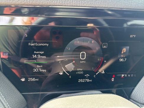 Used 2025 GMC Yukon Denali RWD image 6