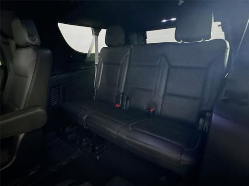 Used 2022 GMC Yukon XL Denali w/ Denali Ultimate Package AWD/4WD image 16