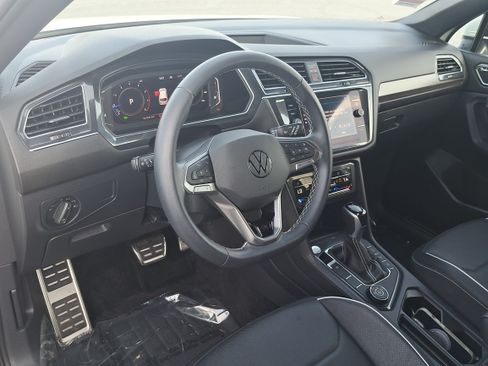 Certified 2023 Volkswagen Tiguan SEL R-Line AWD/4WD image 17