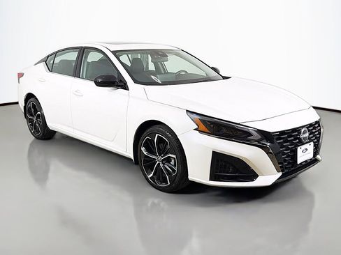 Used 2023 Nissan Altima 2.5 SR w/ SR Premium Package AWD/4WD image 41