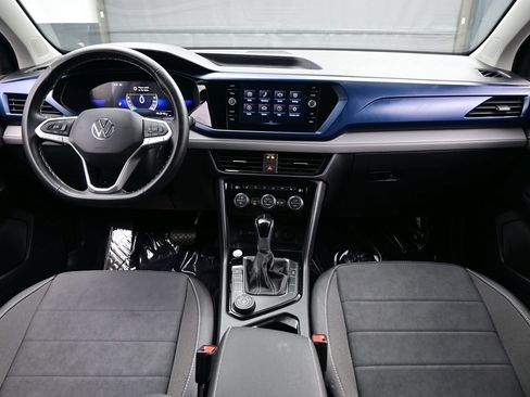 Used 2024 Volkswagen Taos SE w/ Panoramic Sunroof Package AWD/4WD image 17