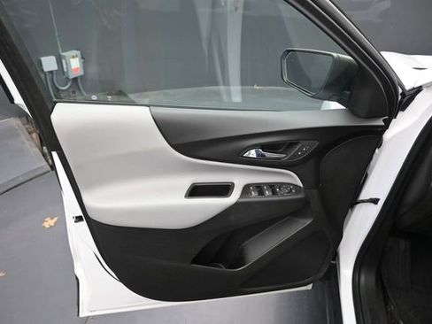 Used 2022 Chevrolet Equinox LS w/ LS Convenience Package AWD/4WD image 10