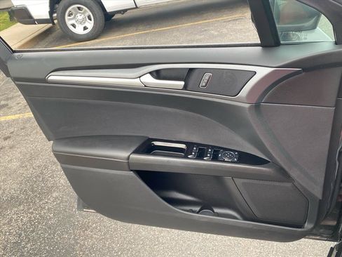 Used 2016 Ford Fusion SE FWD image 19